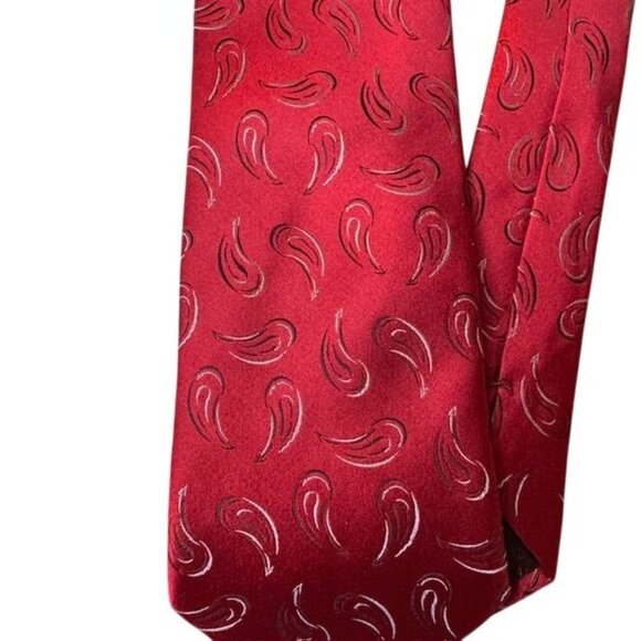Giorgio Armani Mens Red Paisley Silk Tie Made In Italy - Picture 2 of 9